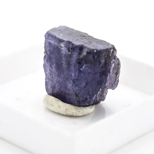 Танзанит в боксе